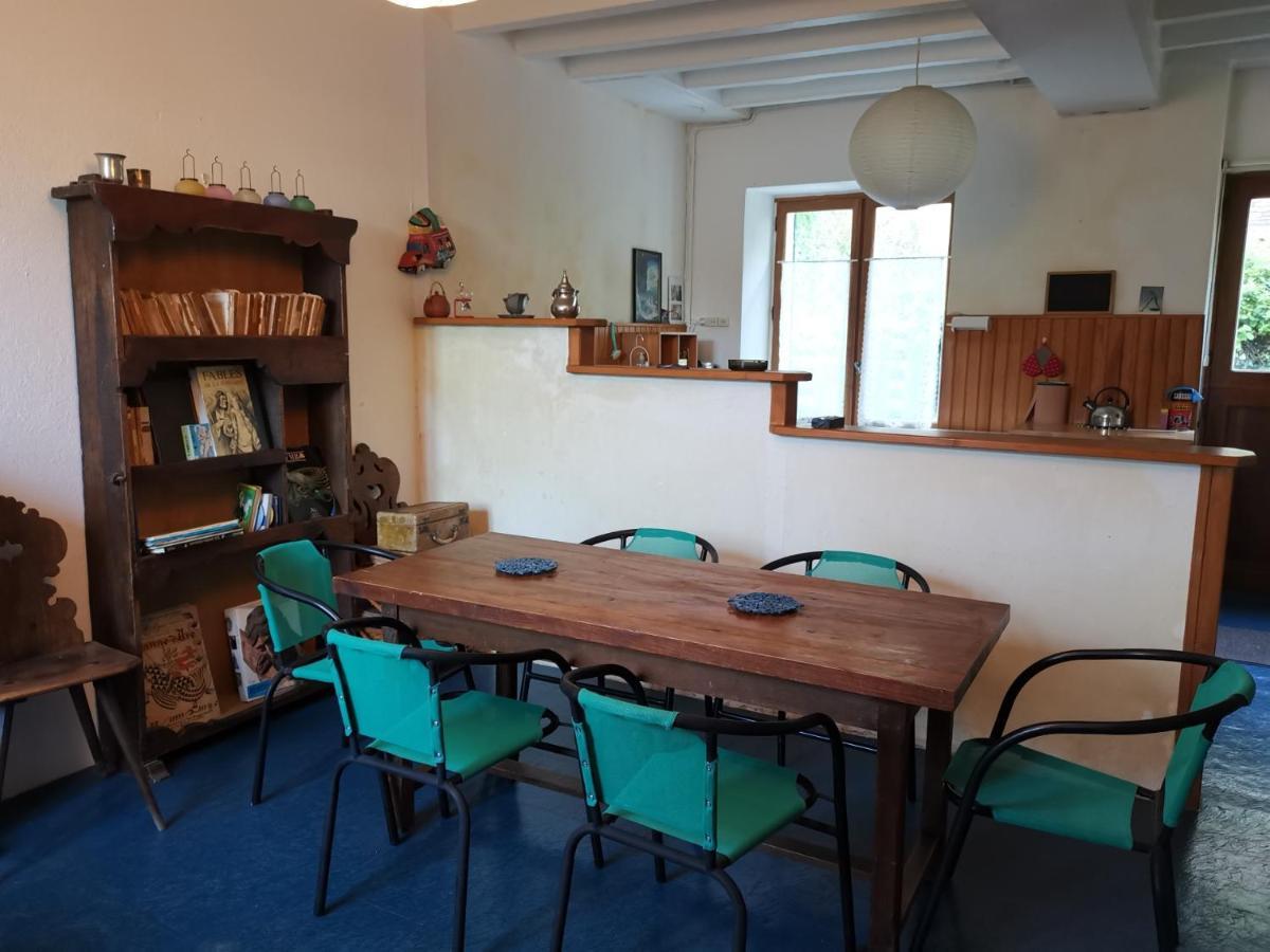 Gite Des Petites Ruelles : Familial Et Chaleureux Troo ภายนอก รูปภาพ